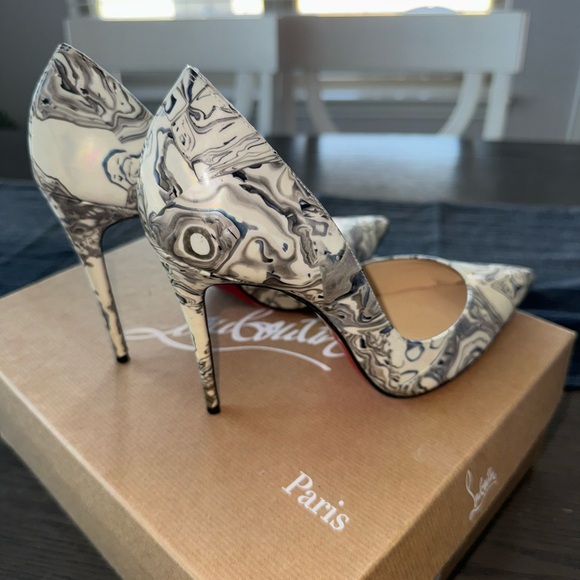 CHRISTIAN LOUBOUTIN 
Patent Marble Swirl Iriza 100 SIZE 37 1/2 - Picture 3 of 10